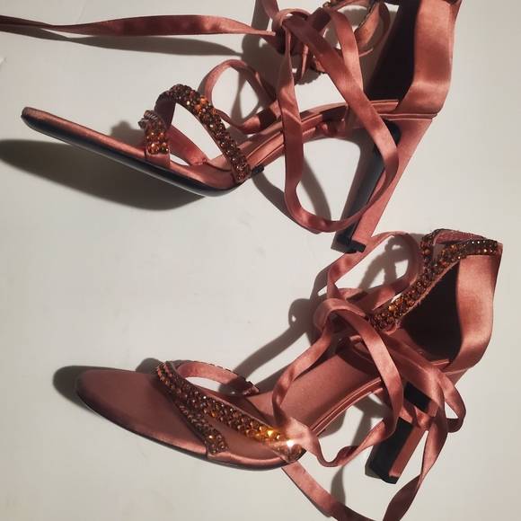 Gucci Pink Satin Crystal Embellished Ankle Wrap Sandals Size 8 - Picture 5 of 9